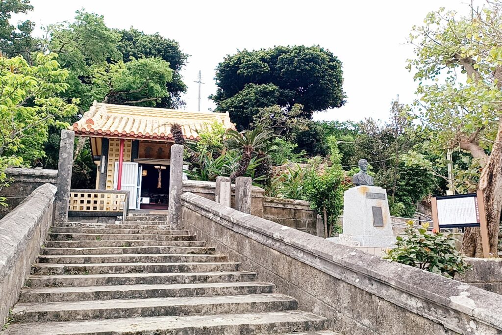 奥武島観音堂入口