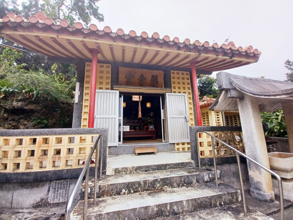 奥武島観音堂本堂
