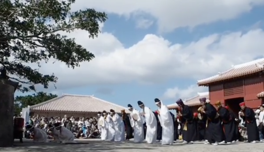 2018年の首里城で再現された百人御物参の祭祀儀礼